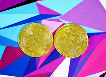 Bitcoin Drops Below $76,000 as CLARITY Act Vote Failure Adds to Pressure