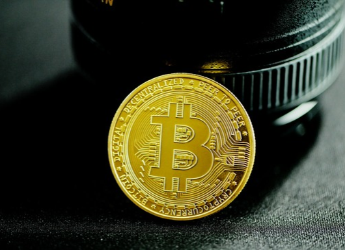 Bitcoin Falls Below $63,000 as Middle East Tensions Weigh on Crypto