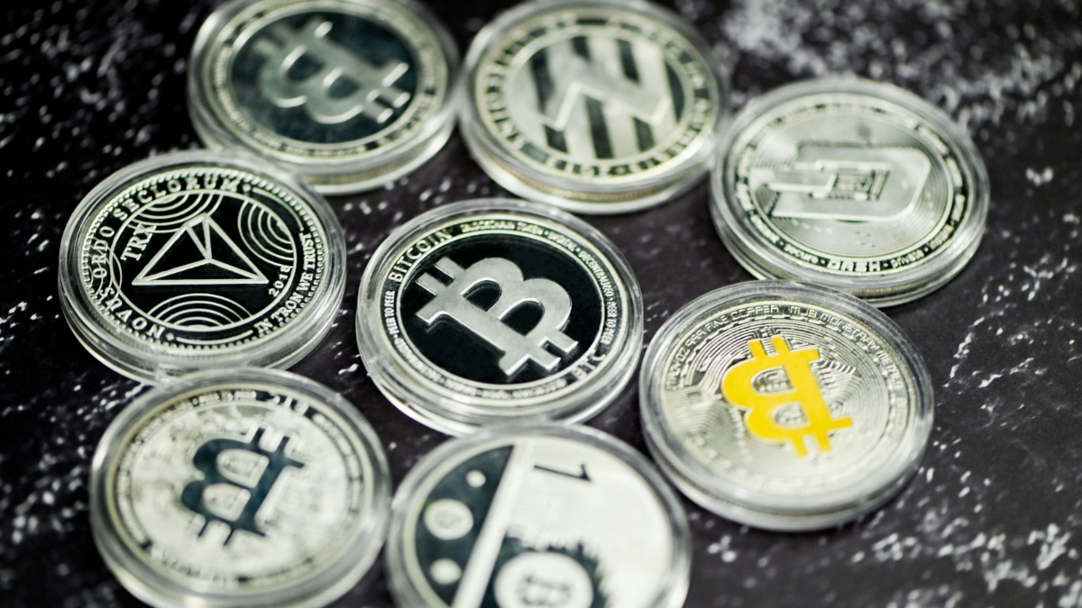 Bitcoin Holds Above $77,000 as ETF Demand Fuels Rally Despite Japan Yield Risk