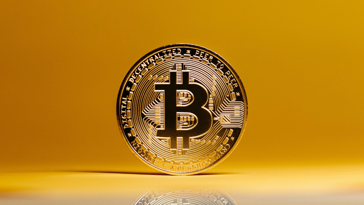 Bitcoin Slips Below $85,000 as Rising Treasury Yields Pressure Crypto Market
