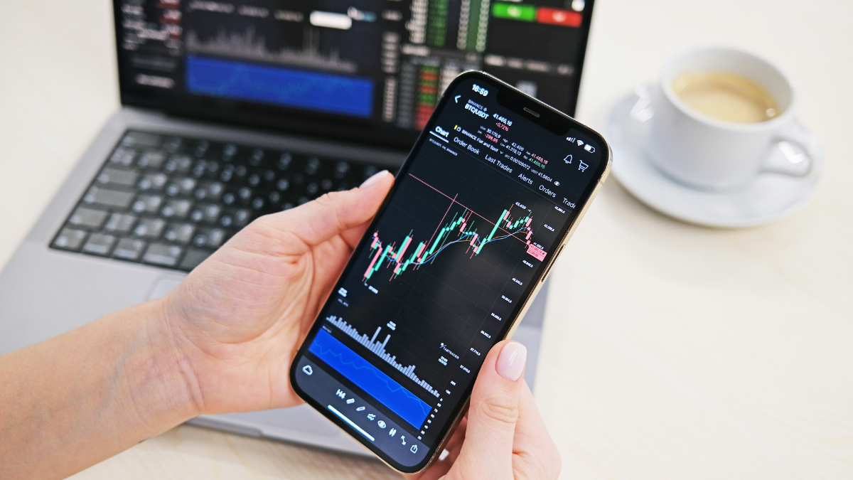 Bitcoin Recovers Above $77,300 as Easing Geopolitical Tensions Drive Crypto Market Recovery