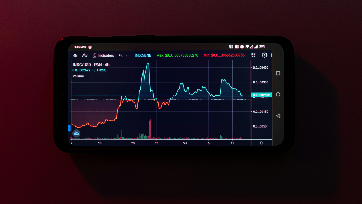 Bitcoin Price Slips to $75,600 as ETF Outflows and Geopolitical Risks Weigh on Crypto Market Sentiment