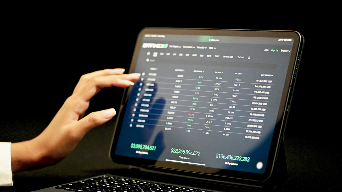 Bitcoin Struggles Near $76,800 as ETF Outflows Continue to Pressure Markets