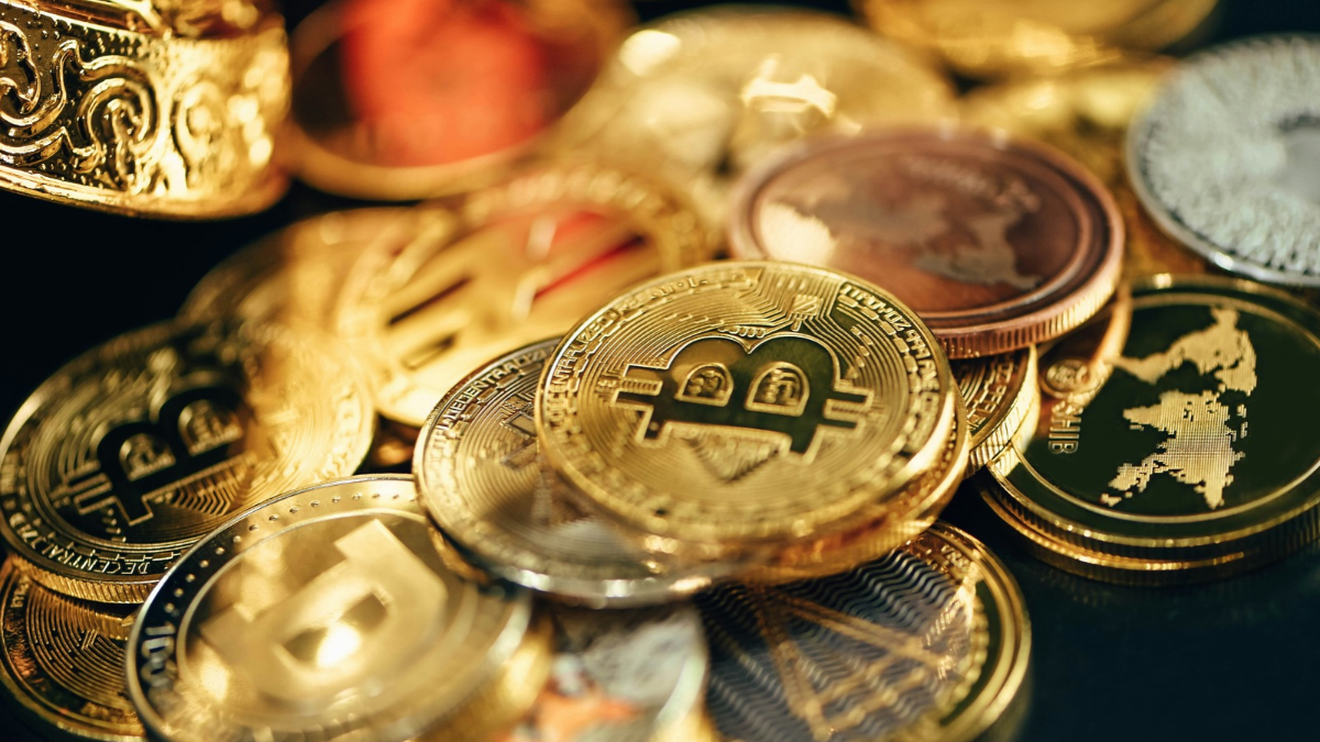 Bitcoin Stays Near $83,000 as Treasury Yields Keep Recovery in Check