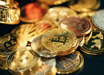 Bitcoin Stays Near $83,000 as Treasury Yields Keep Recovery in Check