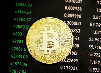 Bitcoin Holds Near $84,000 as Rising Yields and Oil Weigh on Market