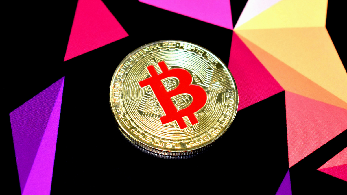 Bitcoin Price Slides to $59,500 as US Fed Signals, Strategy's Turnaround Plans Weigh on Sentiment