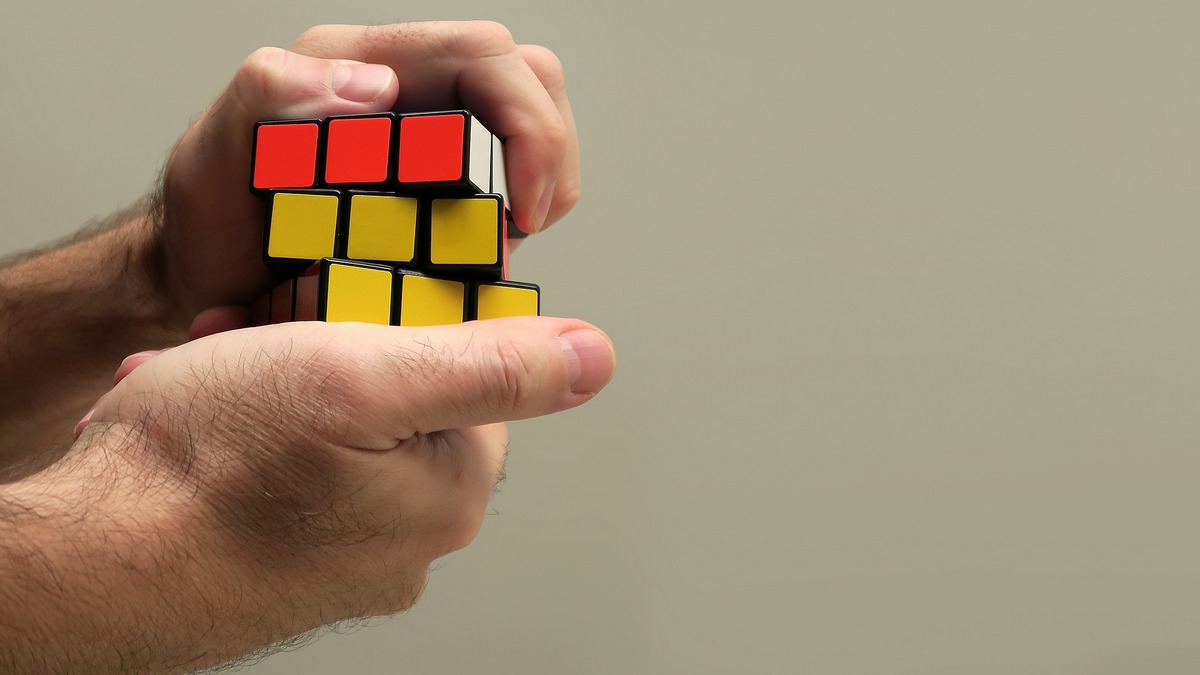 This AI Algorithm Can Solve Rubik's Cube in Less Than a Second