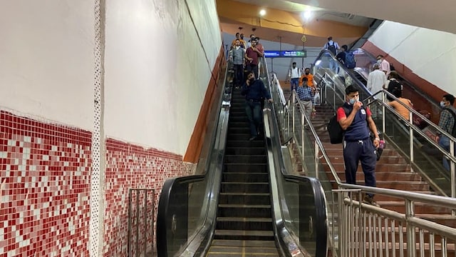 Delhi Metro Launches Free Wi-Fi Services at Yellow Line Metro Stations: How to Use Delhi Metro Launches Free Wi-Fi Services at Yellow Line Metro Stations: How to Use