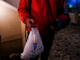 Zomato CEO Set to Aid Delivery Workers With Rs. 700-Crore Donation, Union Calls It a &#039;Ploy to Divert Attention&#039;