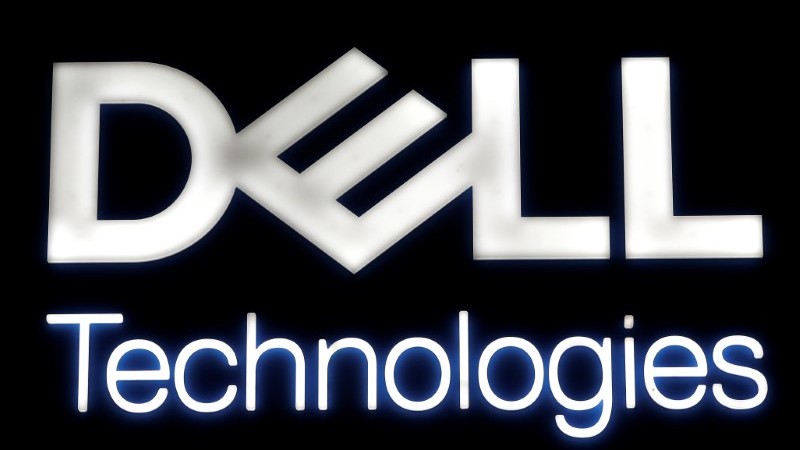 Dell Moves to Go Public, Spurns IPO