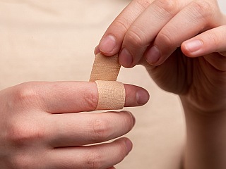 Indian-Origin Engineer&rsquo;s Team Create E-Skin That Can Feel Pain, Might Help to Develop New Generation Robots