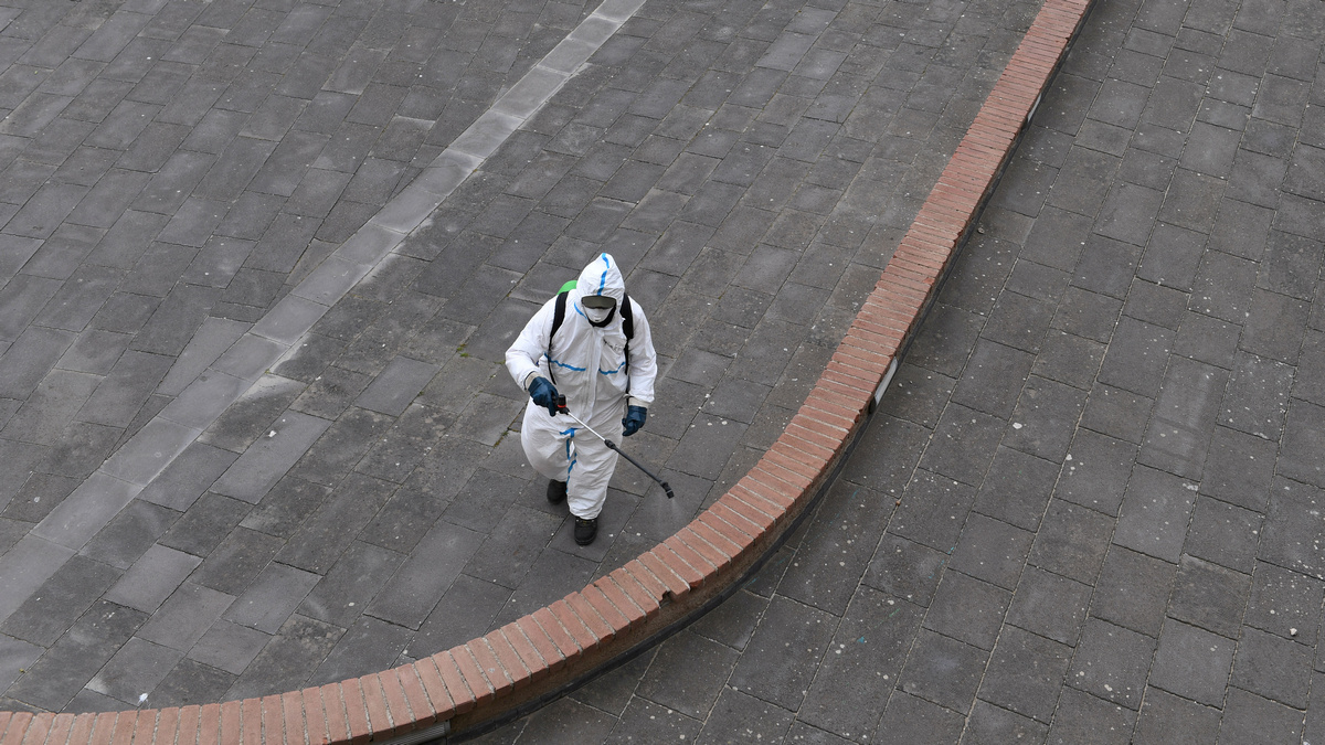 COVID-19: IIT Team Develops LED-Based Disinfection Machine for Sanitising Floors of Hospitals, Buses