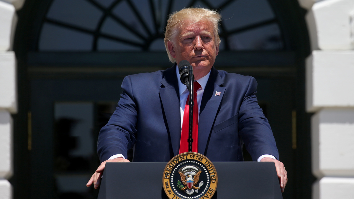 Trump Threatens to 'Take a Look' at Google's China Ties