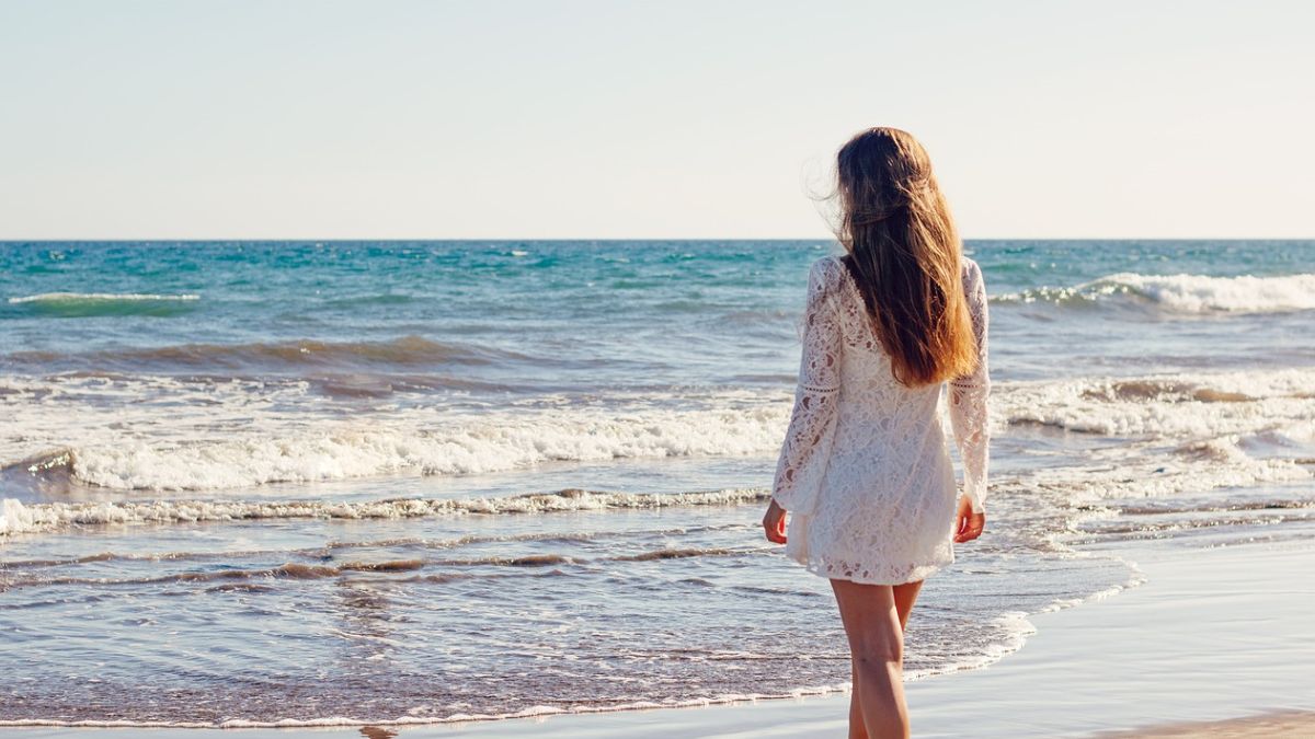 Chic &amp; Cheap: Your Guide to Beach Dresses on Myntra Under Rs. 899