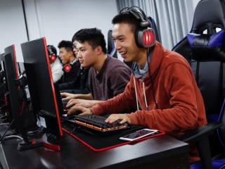 China Video Game Craze Drives Booming E-Sports Market