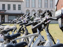 Delhi Government May Roll Out EMI Facility on Electric Two-Wheelers for Employees Delhi Government May Roll Out EMI Facility on Electric Two-Wheelers for Employees