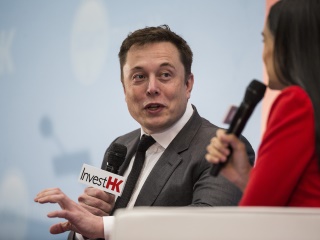 Elon Musk Slams Donald Trump&#039;s Immigration Ban, Later Deletes Tweets