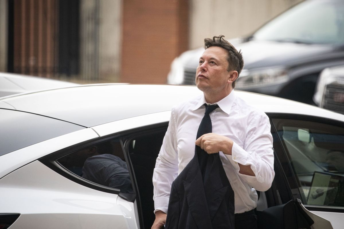 &lsquo;I Propose Selling 10 Percent of My Tesla Stock&rsquo;: Elon Musk Takes Twitter Poll About His Holdings