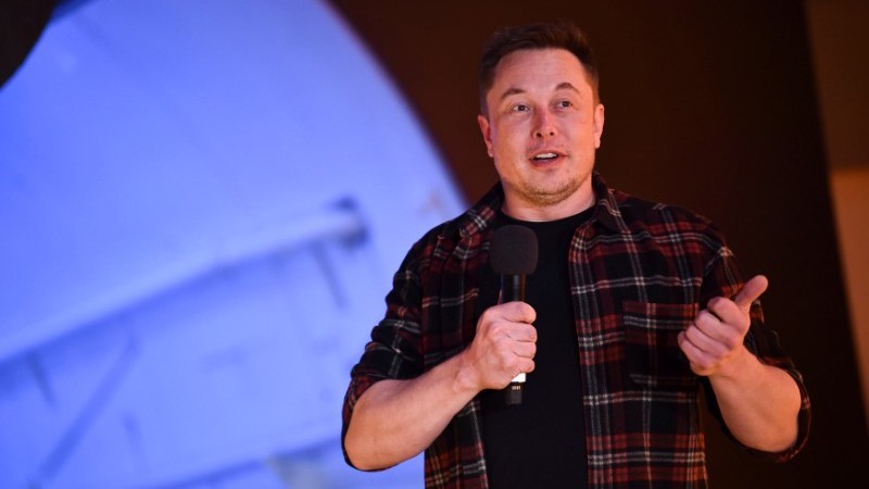 Elon Musk Hints Artificial Intelligence Could Be First 'Resident' of Mars
