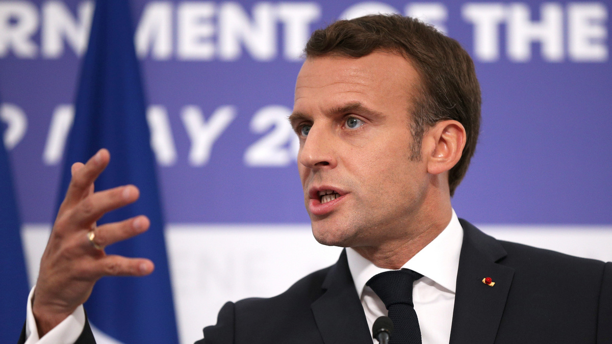 Facebook Chief to Meet Macron as Regulatory Pressure Mounts