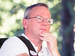 Former Google CEO Eric Schmidt Takes Over as Strategic Advisor to Chainlink Labs