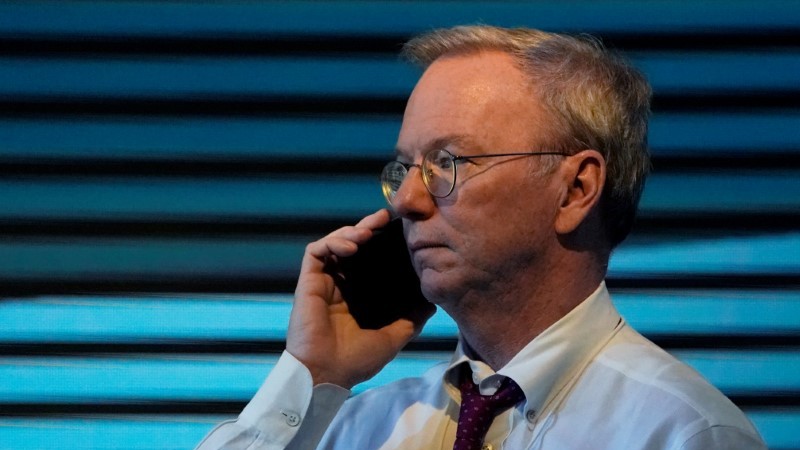 Google Parent Alphabet Hit by Higher Costs, Names Eric Schmidt's Replacement