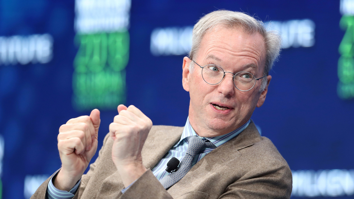 US Urged to Invest More in AI; Ex-Google CEO Warns of China's Progress