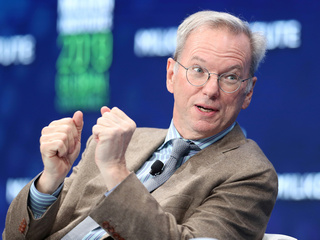 US Urged to Invest More in AI; Ex-Google CEO Warns of China&#039;s Progress