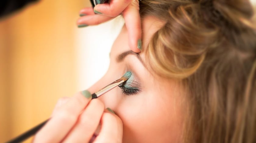 How to Create the Perfect Smokey Eye Look? Top Products On Myntra How to Create the Perfect Smokey Eye Look? Top Products On Myntra