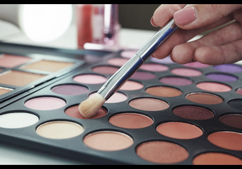 Best Eyeshadow Palettes Under Rs 800 For Everyday Wear: Budget Picks For Office, College & Daily Makeup