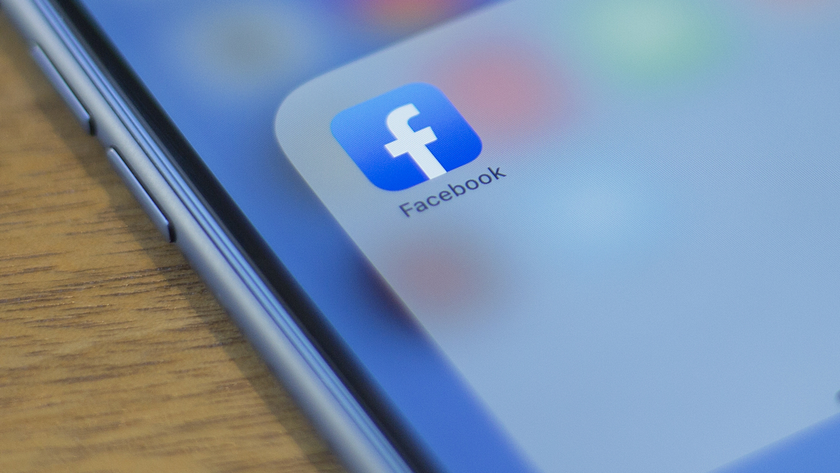 Facebook Bug Found Turning on iPhone Cameras in Background, Company Releases Fix