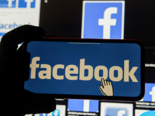 Facebook Delivers Gender-Biased Job Advertisements, Says US Study