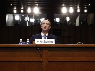 Zuckerberg, Contrite, Says Facebook in &#039;Arms Race&#039; With Russia