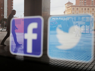 Twitter, Facebook, Internet Group Oppose US Rule Requiring Visitors to Disclose Social Media Info