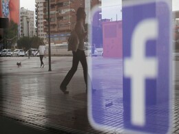 Facebook Removes Hundreds More Accounts as Right-Wing Violence Spreads Facebook Removes Hundreds More Accounts as Right-Wing Violence Spreads