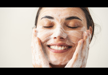 Best Face Wash for Acne-Prone Skin: 5 Dermatologist-Recommended Picks