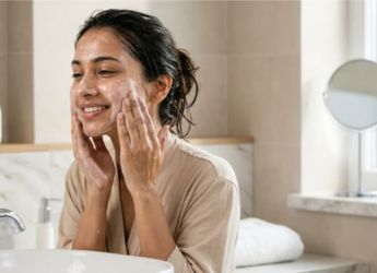 Which Salicylic Acid Face Wash Works Best For Acne? Top Cleansers Compared