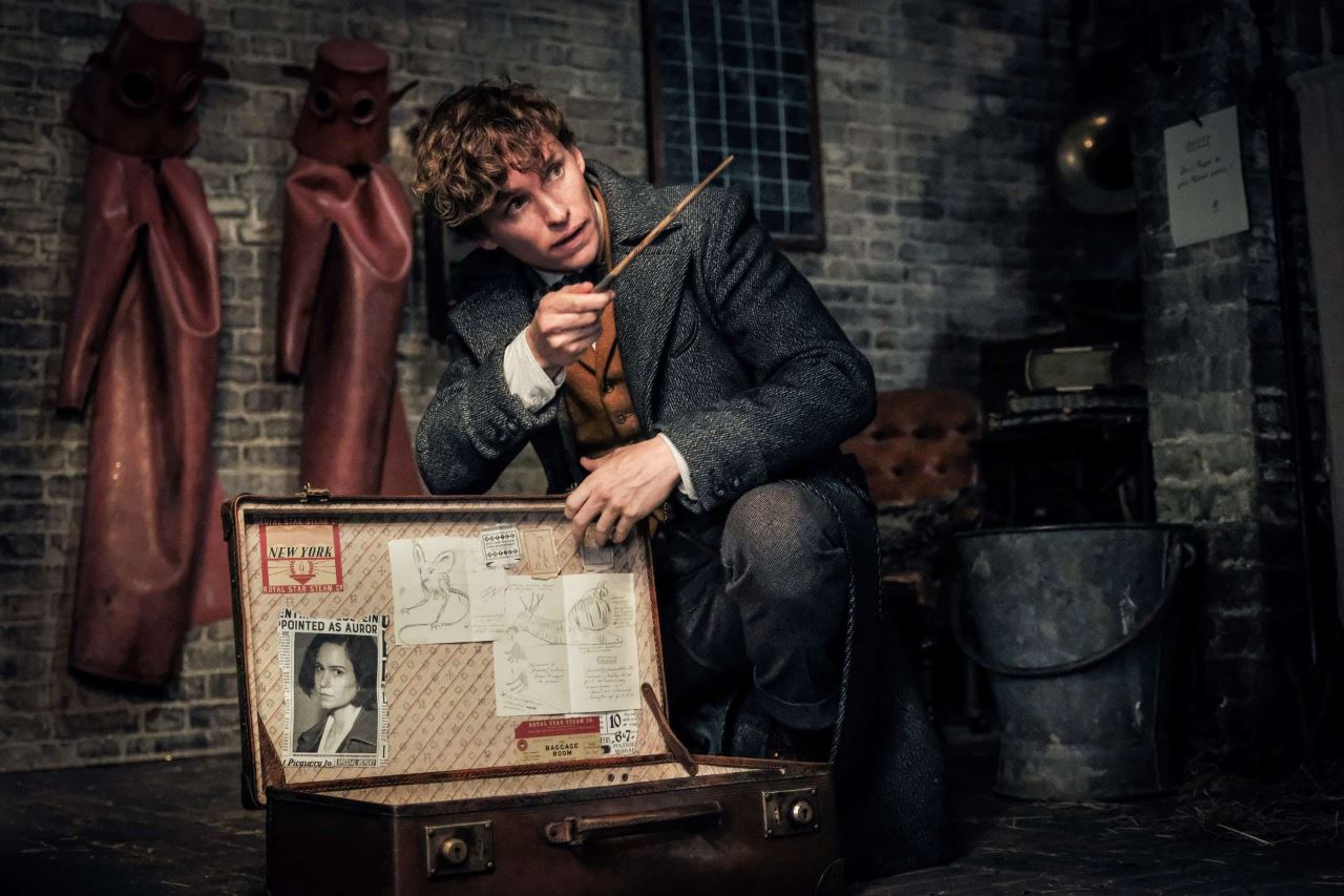 Fantastic Beasts 2 Trailer: Grindelwald Threatens the Peace in 1920s Paris Sequel