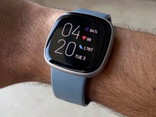 Fitbit Versa 4 Review: Ordinary Hardware, Excellent Premium Service