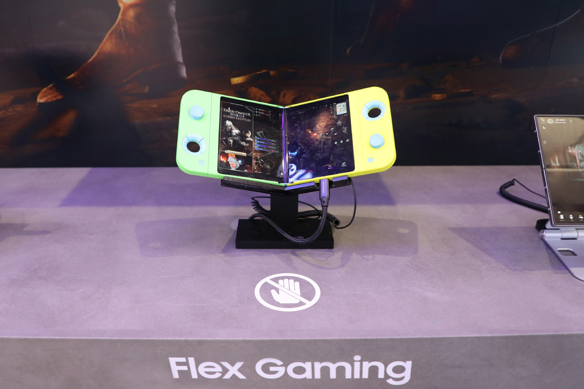 Samsung Showcases Flexible Briefcase, Flex Gaming Console and 27-Inch 500 Hz QD-OLED Monitor at MWC 2025