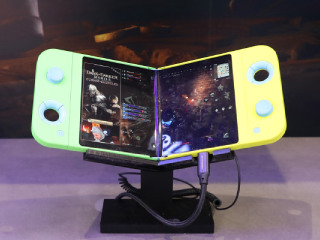 Samsung Showcases Flexible Briefcase, Flex Gaming Console and 27-Inch 500 Hz QD-OLED Monitor at MWC 2025