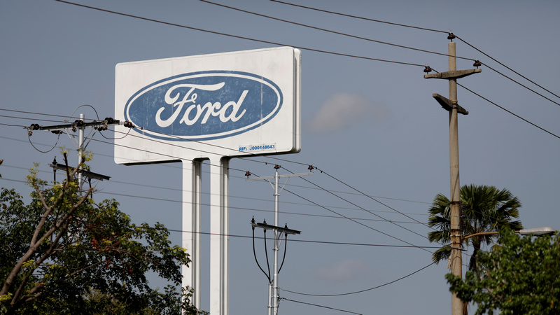 Ford Breaks With GM, Toyota on Future of Talking-Car Technology
