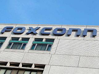 iPhone Maker Foxconn Said to Extend Closure, Workers&rsquo; Hostels Inspected