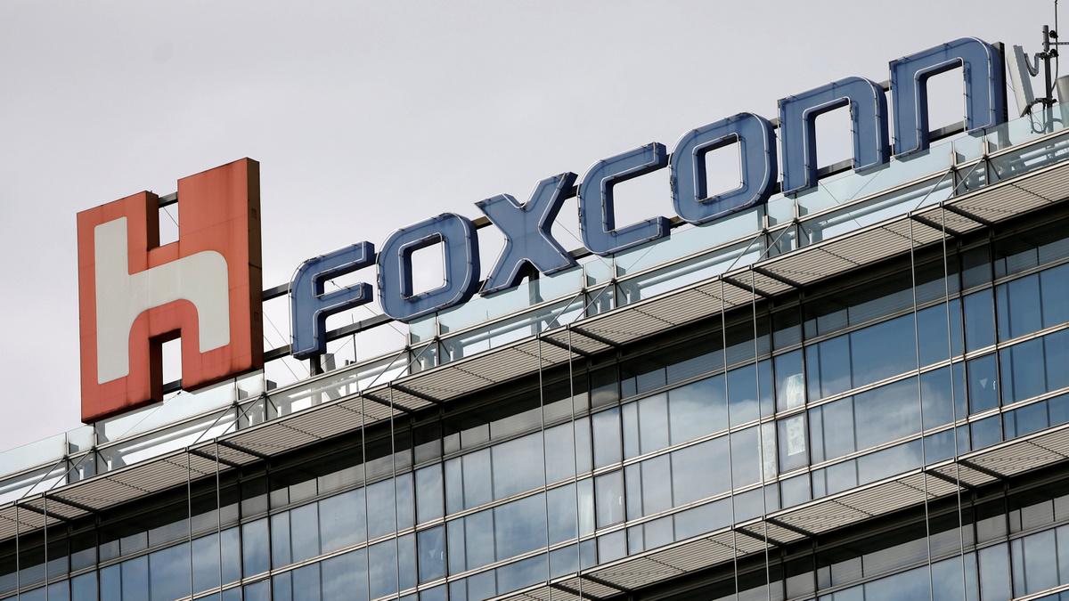 Foxconn's New Chairman Says No Plan to Increase Production Capacity Outside China