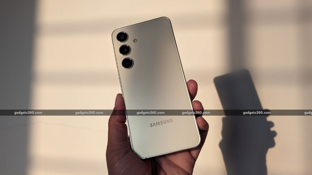 Flipkart Month End Mobile Festival: Top Discounts on Smartphones from Vivo, Samsung, Motorola, Nothing, More