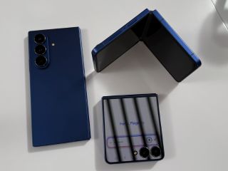 Samsung Galaxy Z Fold 7లో 6.5 అంగుళాల FHD+ AMOLED కవర్ డిస్&zwnj;ప్లే ఉంది.