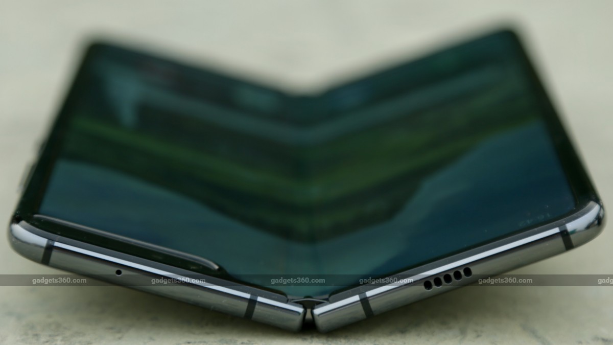 Samsung to Release 'Clamshell Foldable Phone Before Galaxy S11 Series: Report