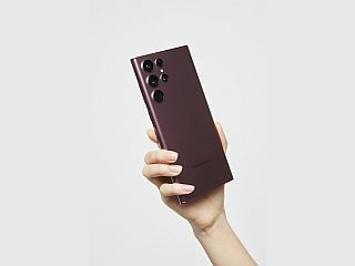 Samsung Galaxy S22 Ultra Gets Run Over by a Car, Survives Harsh Durability Test