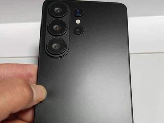 Samsung Galaxy S26, Galaxy S26 Ultra Design Spotted in Leaked Hands-On Images